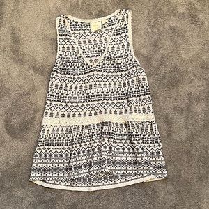 NWOT WHITE AND BLACK LACR TANK